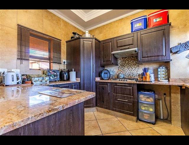 2 BEDROOM APARTMENT FOR SALE IN RAVENSWOOD